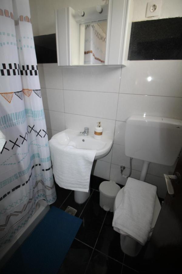 Batis Breeze Bed & Breakfast Perama  Ngoại thất bức ảnh