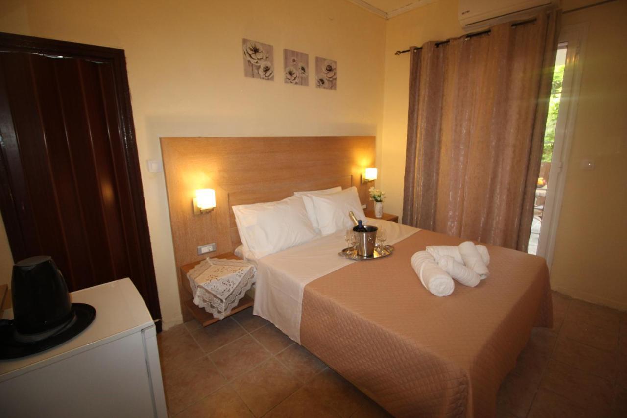 Batis Breeze Bed & Breakfast Perama  Ngoại thất bức ảnh