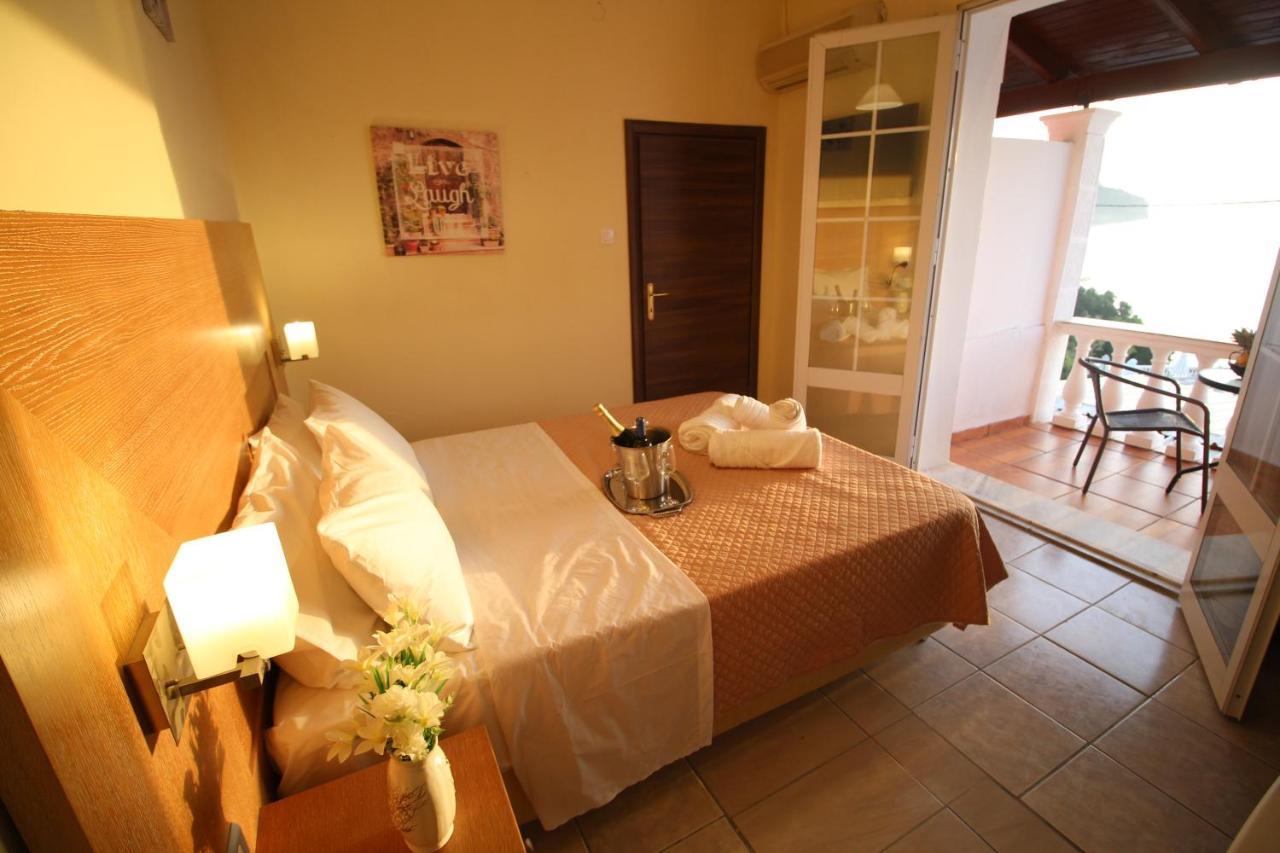 Batis Breeze Bed & Breakfast Perama  Ngoại thất bức ảnh