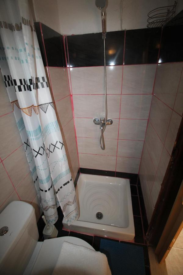 Batis Breeze Bed & Breakfast Perama  Ngoại thất bức ảnh