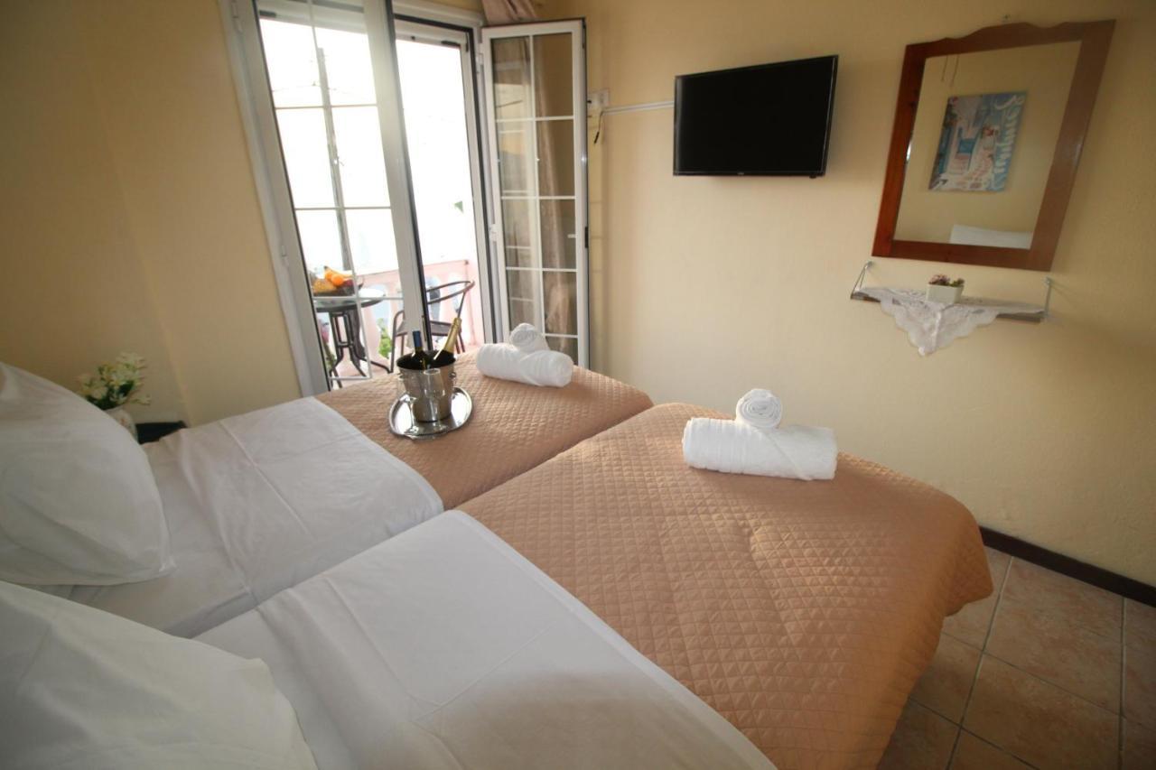 Batis Breeze Bed & Breakfast Perama  Ngoại thất bức ảnh