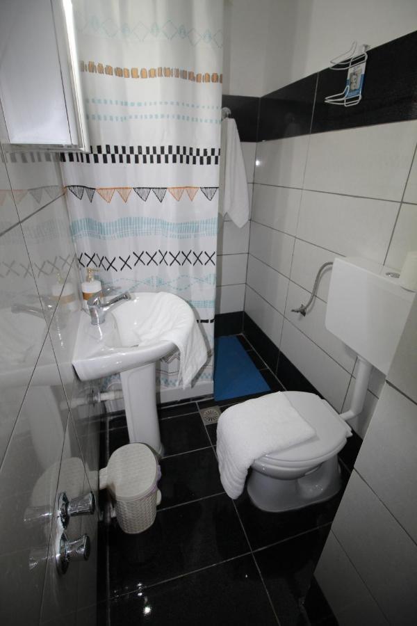 Batis Breeze Bed & Breakfast Perama  Ngoại thất bức ảnh