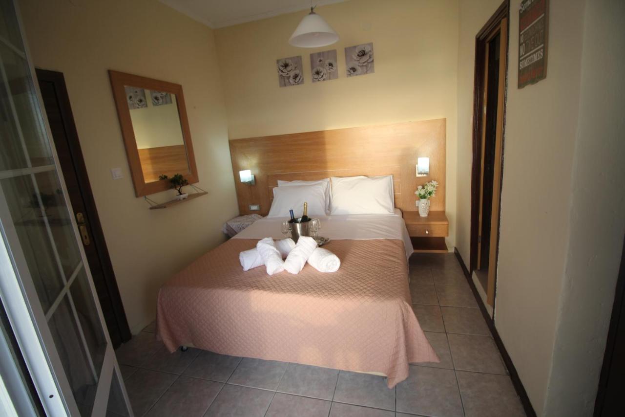 Batis Breeze Bed & Breakfast Perama  Ngoại thất bức ảnh
