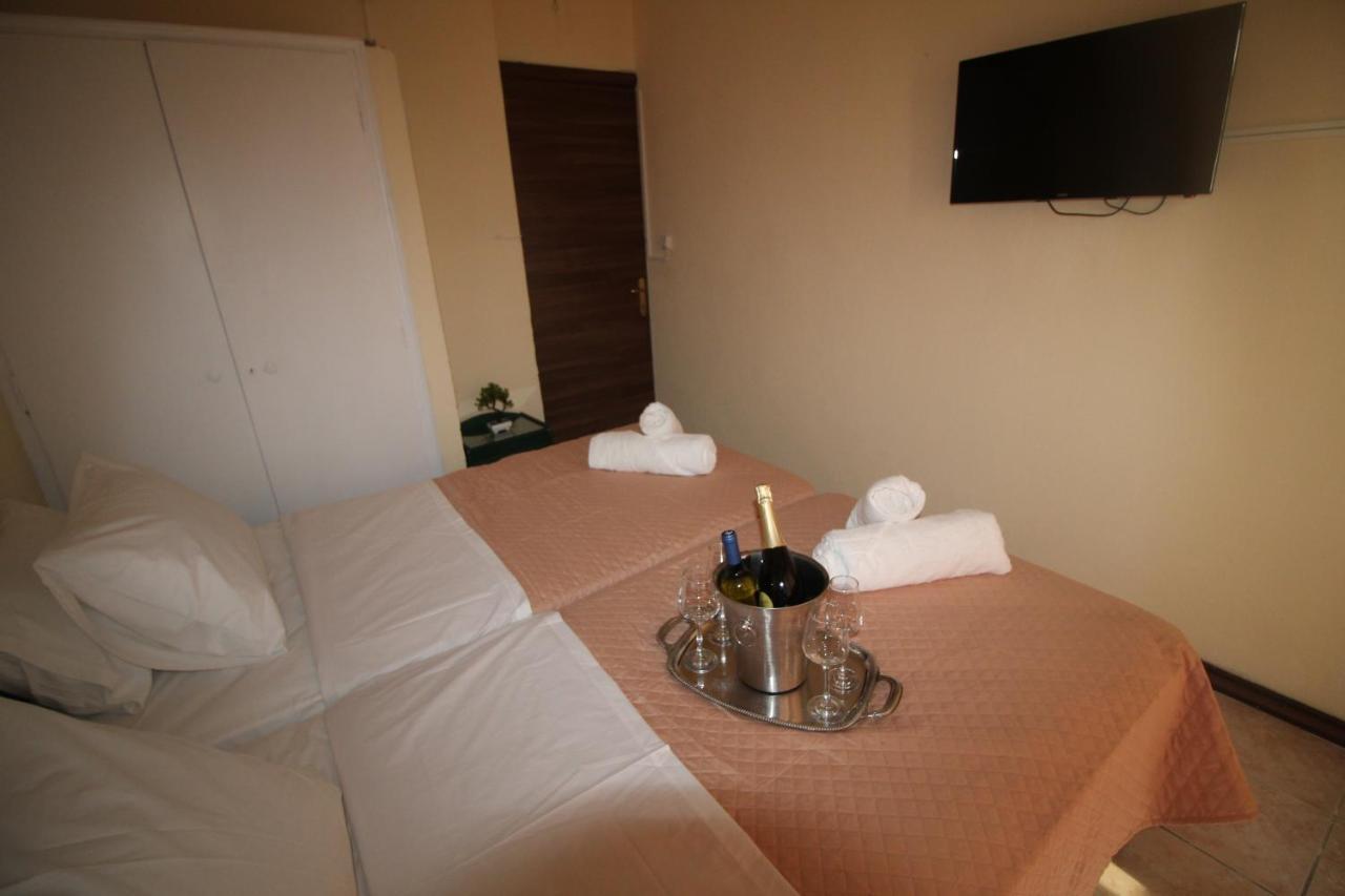 Batis Breeze Bed & Breakfast Perama  Ngoại thất bức ảnh