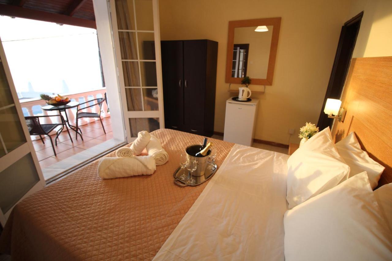 Batis Breeze Bed & Breakfast Perama  Ngoại thất bức ảnh