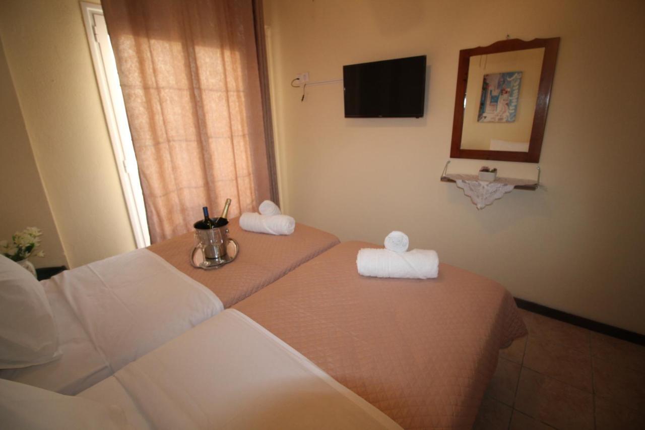 Batis Breeze Bed & Breakfast Perama  Ngoại thất bức ảnh