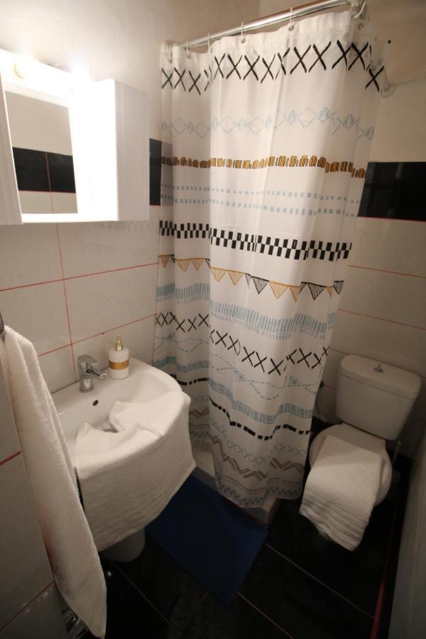 Batis Breeze Bed & Breakfast Perama  Ngoại thất bức ảnh
