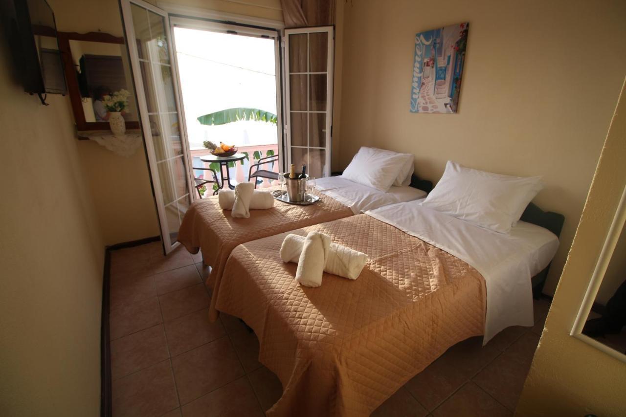 Batis Breeze Bed & Breakfast Perama  Ngoại thất bức ảnh