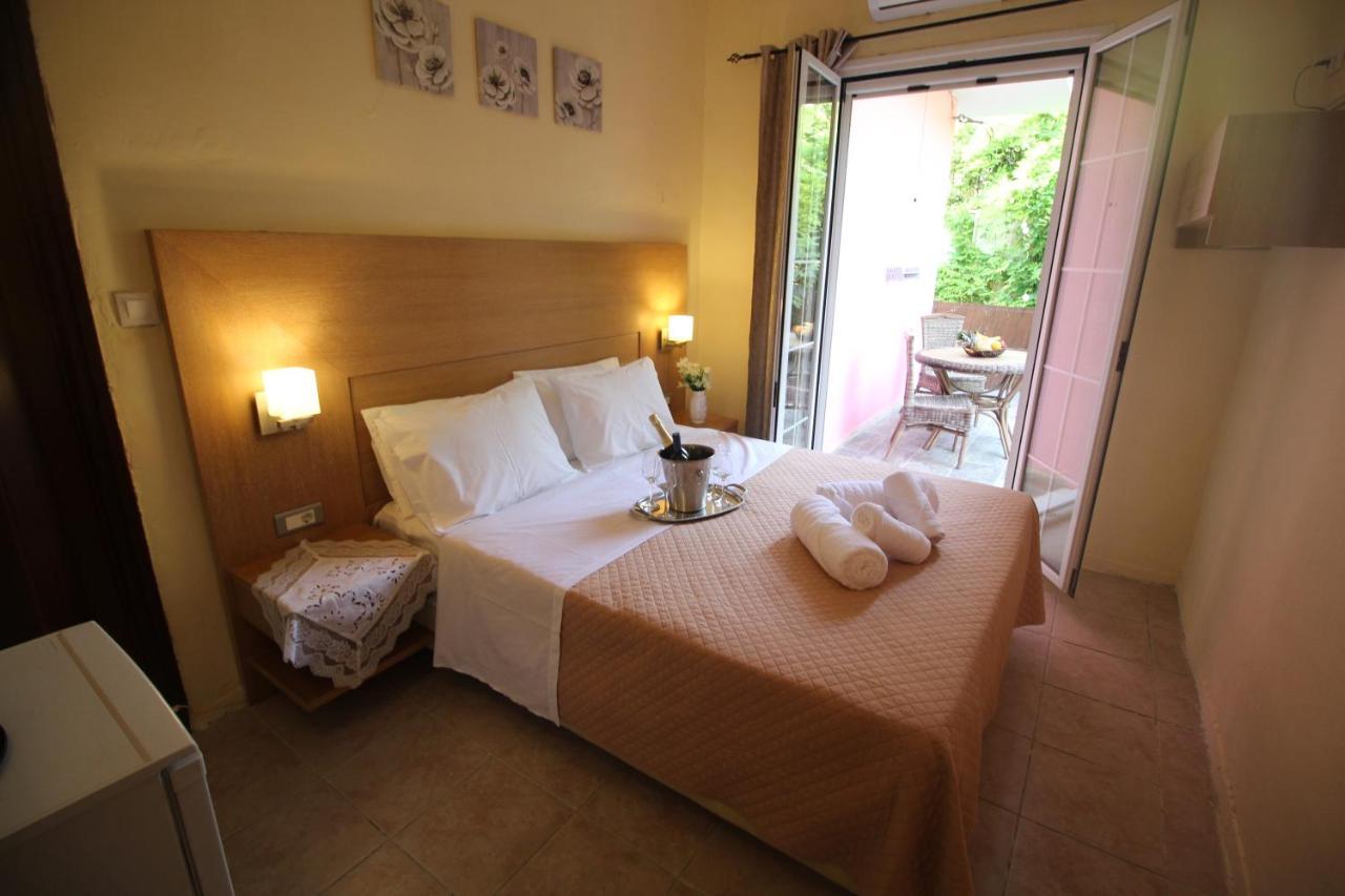 Batis Breeze Bed & Breakfast Perama  Ngoại thất bức ảnh
